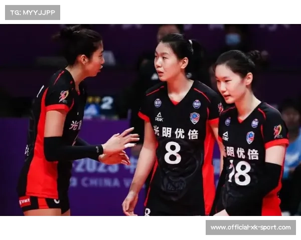 上海U21女排队长王音迪接全运会出征旗帜展现青春力量与责任担当 上海U21女排队长王音迪接全运会出征旗帜展现青春力量与责任担当